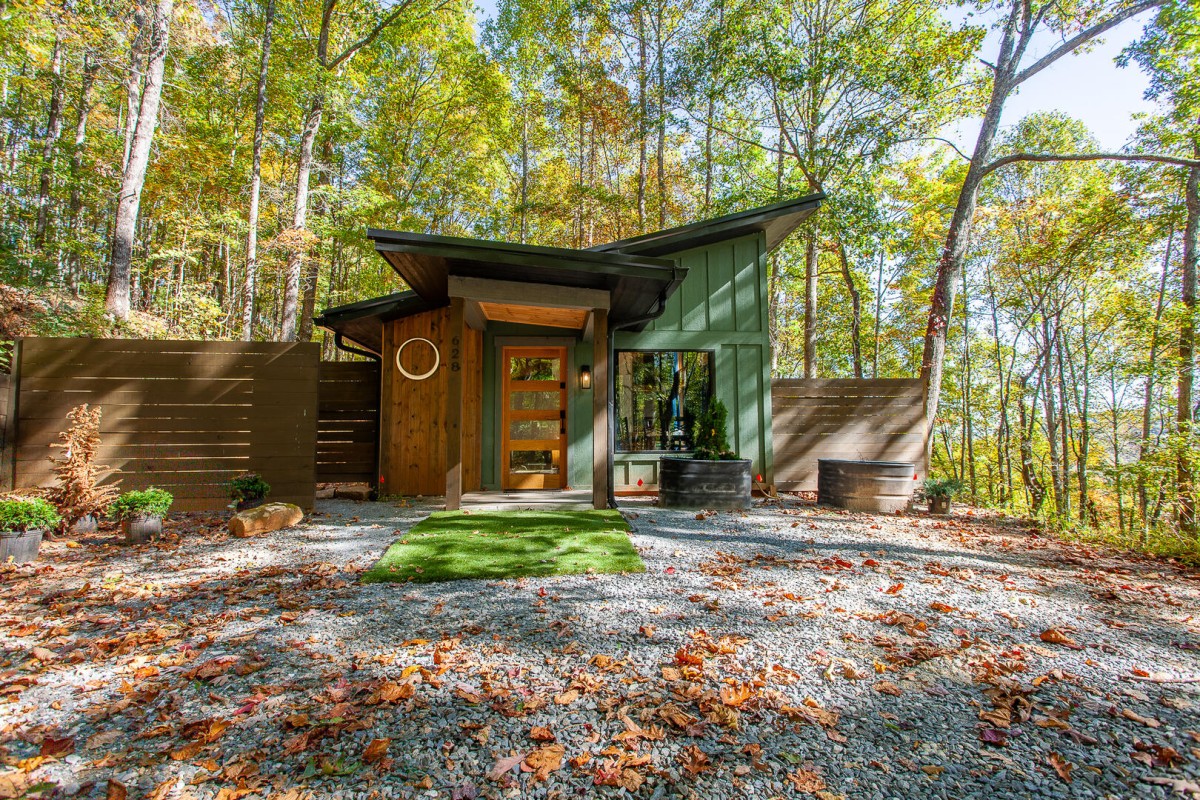 Stonewood Cabins LLC-Fontana View 4-image-1