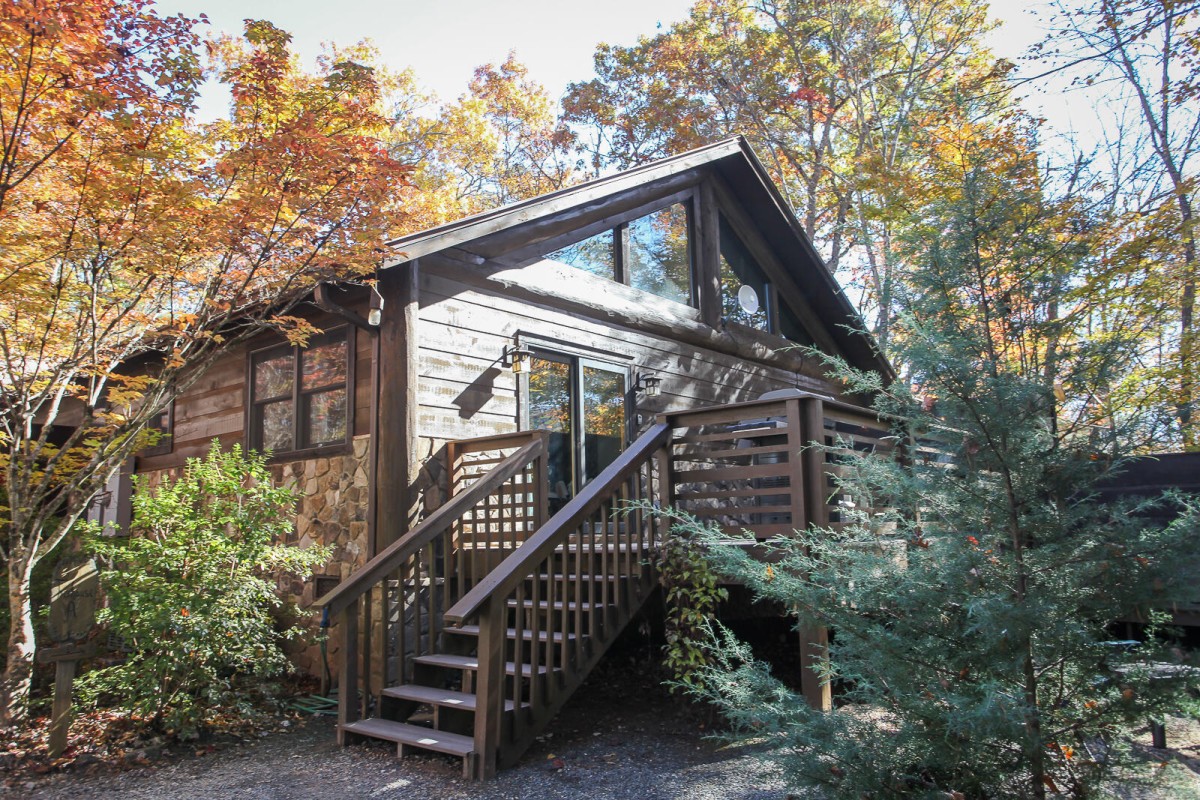Stonewood Cabins LLC-Treehouse A-image-1