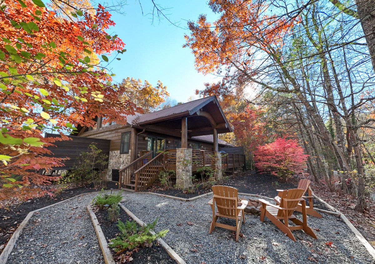 Stonewood Cabins LLC-Treehouse B-image-1