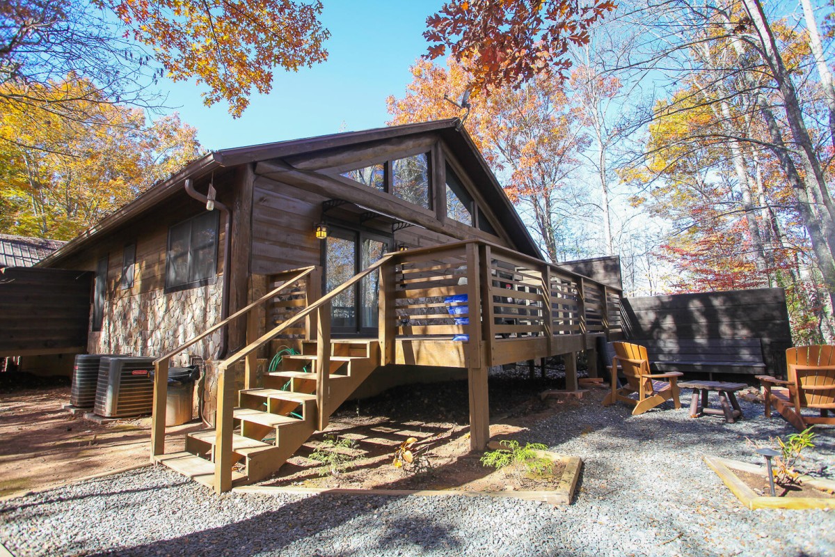 Stonewood Cabins LLC-Treehouse C-image-1