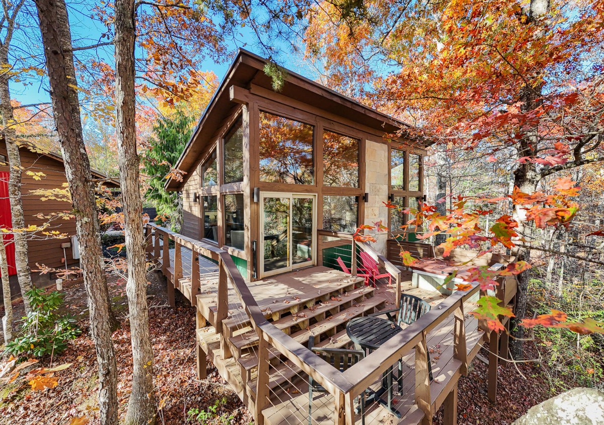 Stonewood Cabins LLC-Woodland Loft 2-image-1